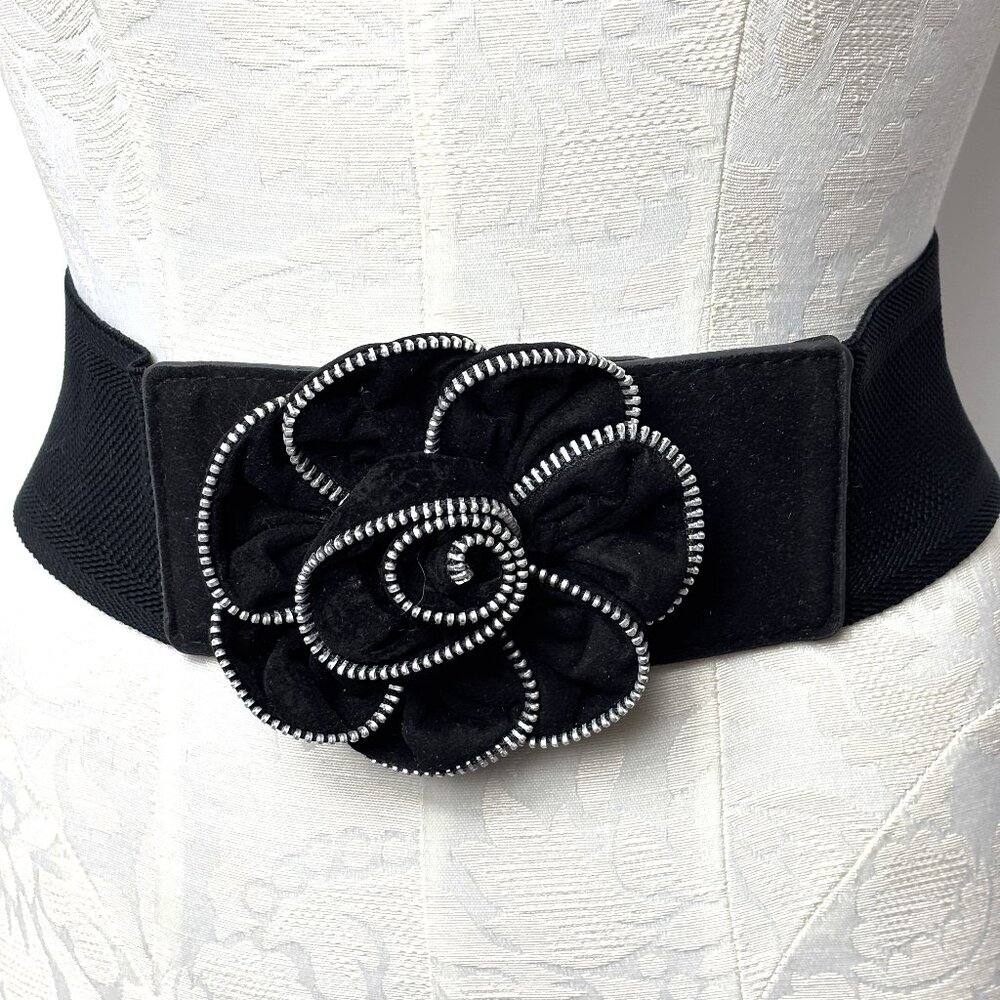 Black Stretch Cinch Belt with Flower outlined in Zipper